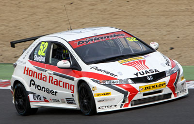 Gordon Shedden before his massive accident at Paddock Hill Bend