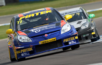 Andrew Jordan and James Nash fight for victory