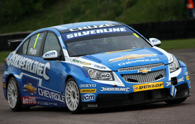 Jason Plato on his way to a victory in race 3 at Thruxton