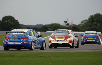 MacDowall, Plato and Neal in the second free practice session