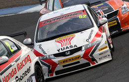 Gordon Shedden leads the championship by 1 point