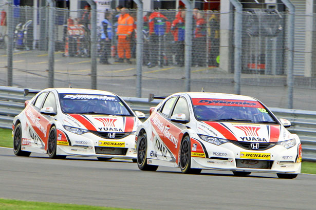 Gordon Shedden leads Matt Neal in a Honda Yuasa Racing 1-2