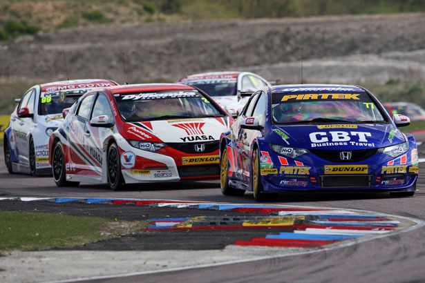 Andrew Jordan leading Matt Neal and Jason Plato before his last lap puncture