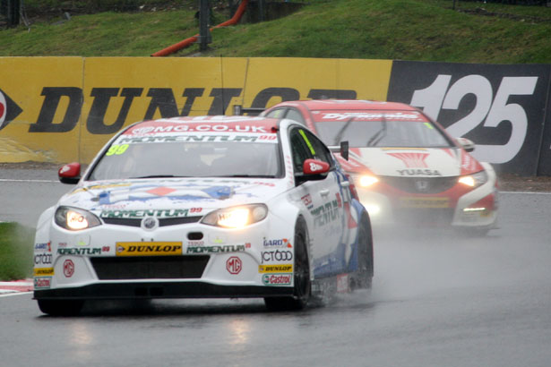 Jason Plato being chased by Gordon Shedden