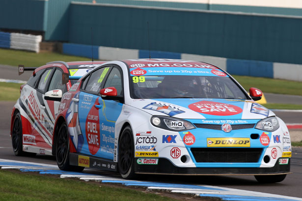 Jason Plato defending from Matt Neal